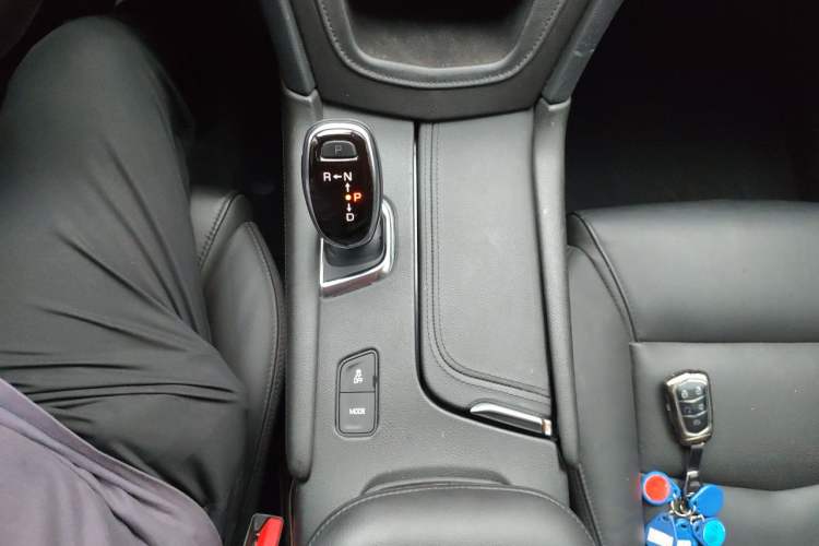 Used Cadillac XT5 2018 25T Luxury Model Gear Lever