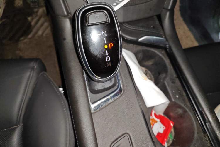 Used Cadillac XT5 2018 25T Luxury Model Gear Lever