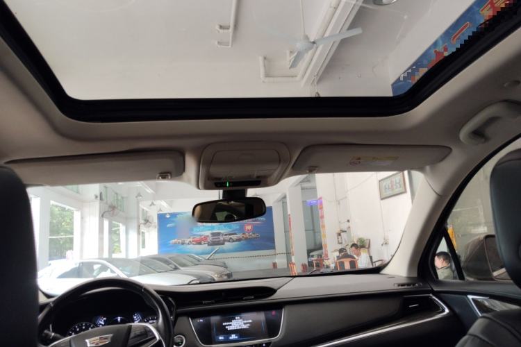 Used Cadillac XT5 2018 28T Four-Wheel Drive Luxury Model Headliner