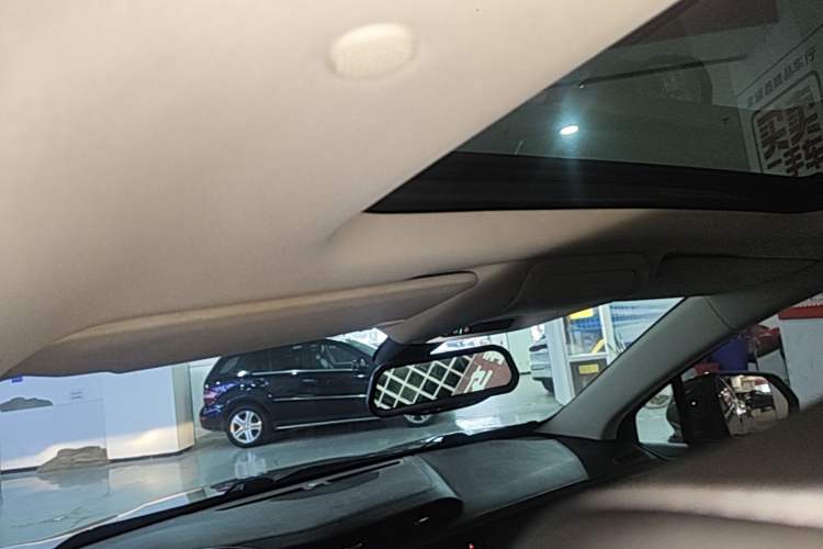 Used Cadillac XT5 2018 25T Luxury Model Headliner