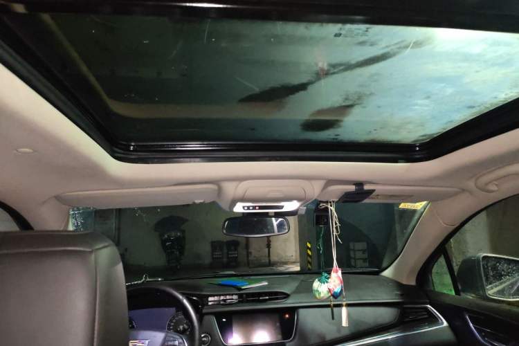 Used Cadillac XT5 2018 25T Luxury Model Headliner