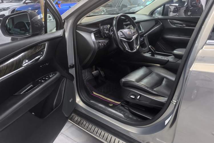 Used Cadillac XT5 2018 25T Luxury Model Interior 1
