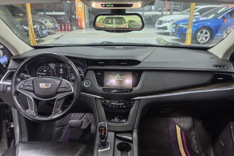 Used Cadillac XT5 2018 25T Luxury Model Interior 3