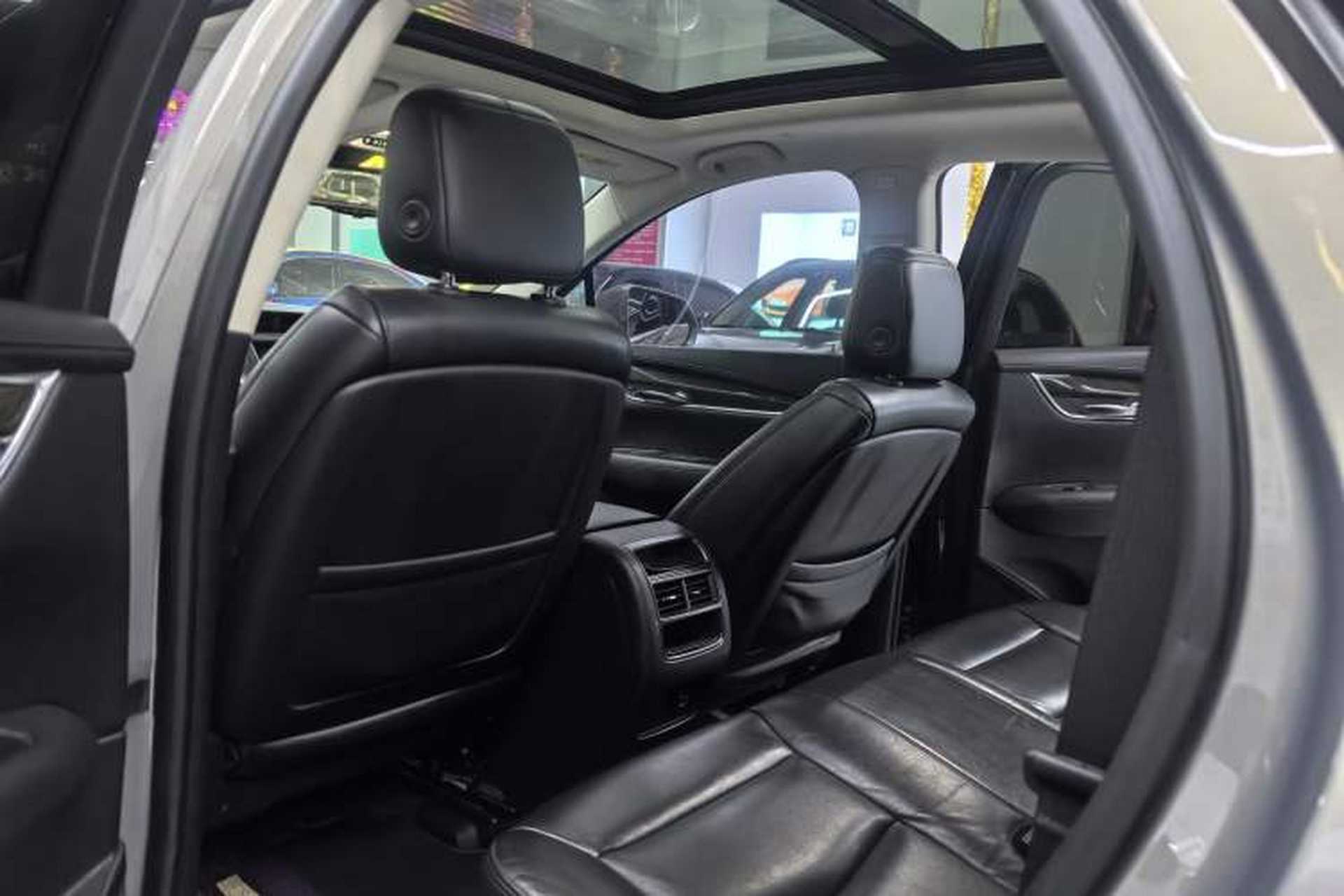 Used Cadillac XT5 2018 25T Luxury Model Interior 4