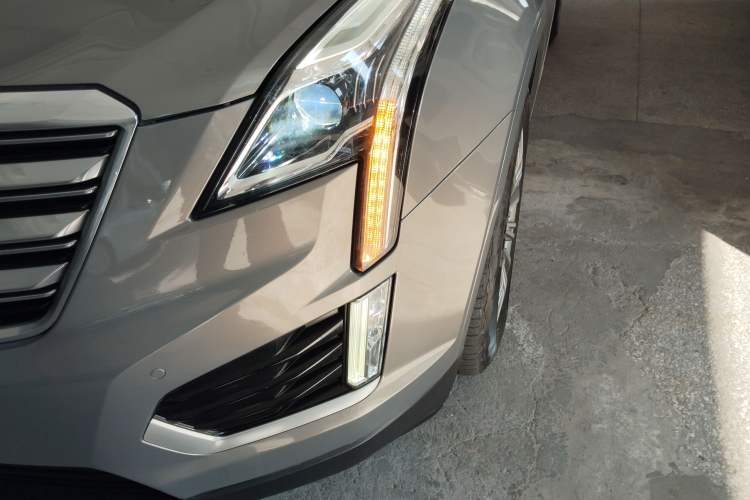 Used Cadillac XT5 2018 28T Four-Wheel Drive Luxury Model Left Front Headlight