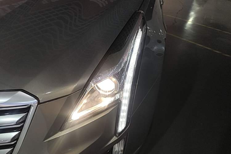 Used Cadillac XT5 2018 25T Luxury Model Left Front Headlight