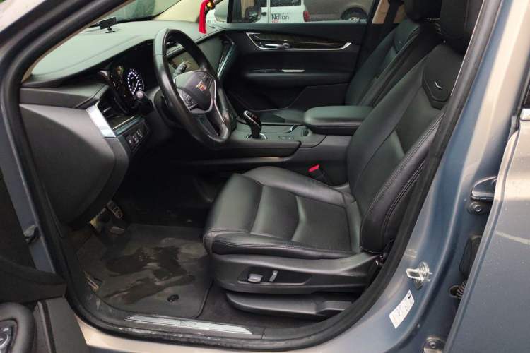 Used Cadillac XT5 2018 25T Luxury Model Left Front Seat