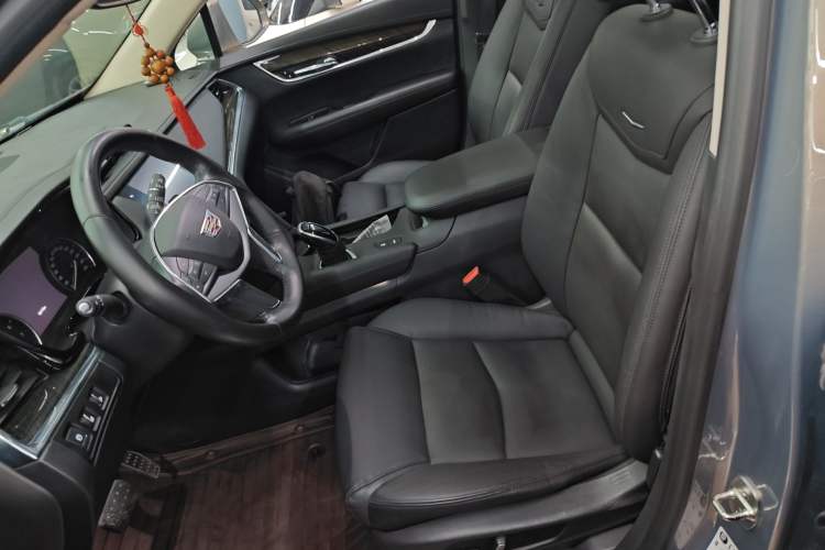 Used Cadillac XT5 2018 25T Luxury Model Left Front Seat