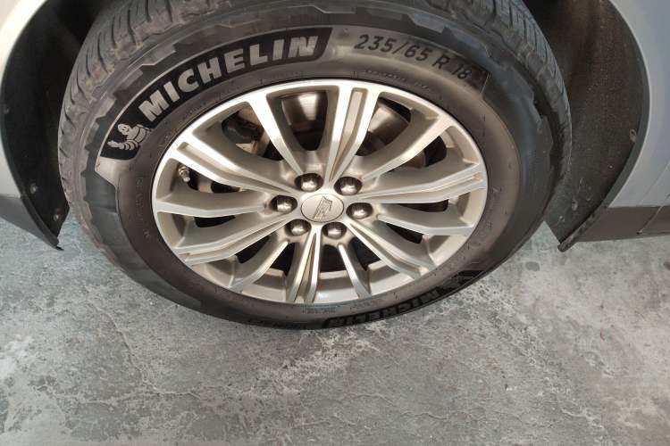 Used Cadillac XT5 2018 28T Four-Wheel Drive Luxury Model Left Front Wheel Hub