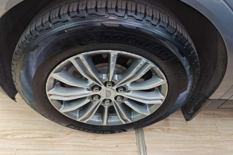 Used Cadillac XT5 2018 25T Luxury Model Left Front Wheel Hub