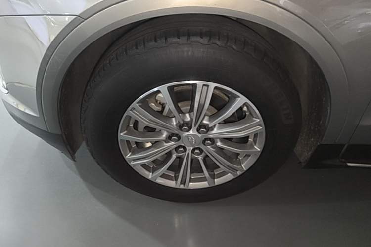 Used Cadillac XT5 2018 25T Luxury Model Left Front Wheel Hub