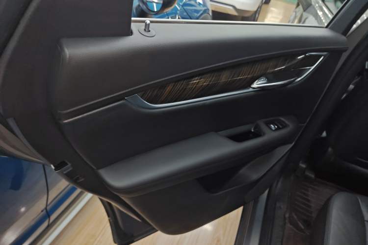 Used Cadillac XT5 2018 25T Luxury Model Left Rear Door Interior