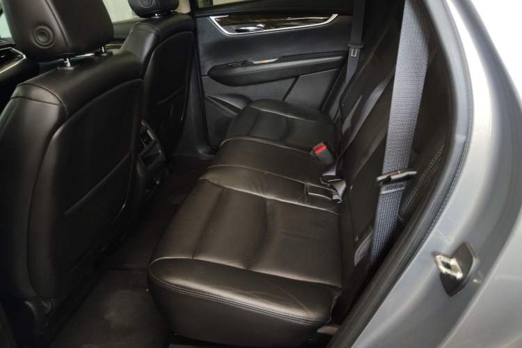 Used Cadillac XT5 2018 28T Four-Wheel Drive Luxury Model Left Rear Seat
