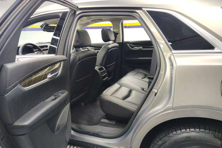 Used Cadillac XT5 2018 25T Luxury Model Left Rear Seat