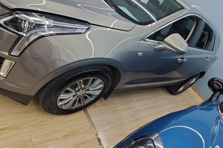 Used Cadillac XT5 2018 25T Luxury Model Left Side