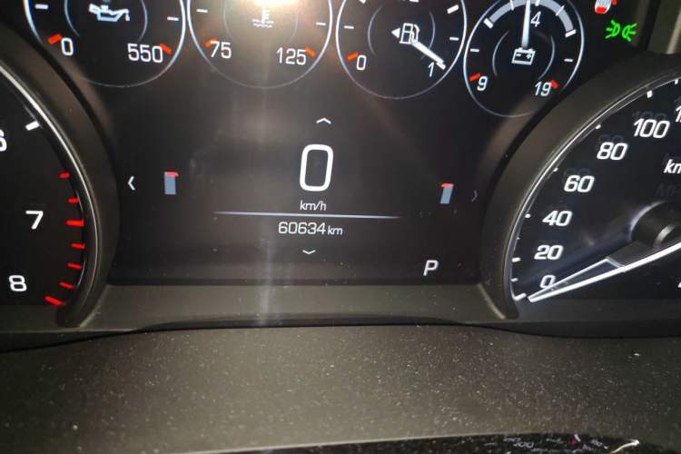 Used Cadillac XT5 2018 28T Four-Wheel Drive Luxury Model Odometer Close Up