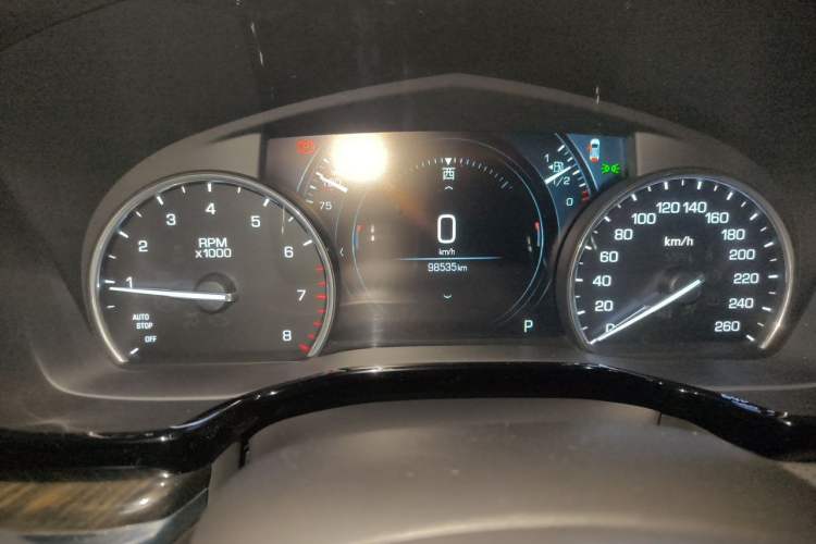 Used Cadillac XT5 2018 25T Luxury Model Odometer Close Up