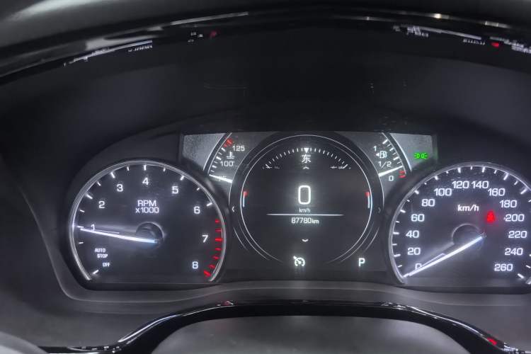 Used Cadillac XT5 2018 25T Luxury Model Odometer Close Up