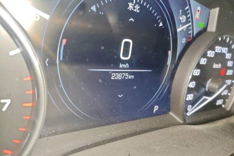 Used Cadillac XT5 2018 25T Luxury Model Odometer Close Up