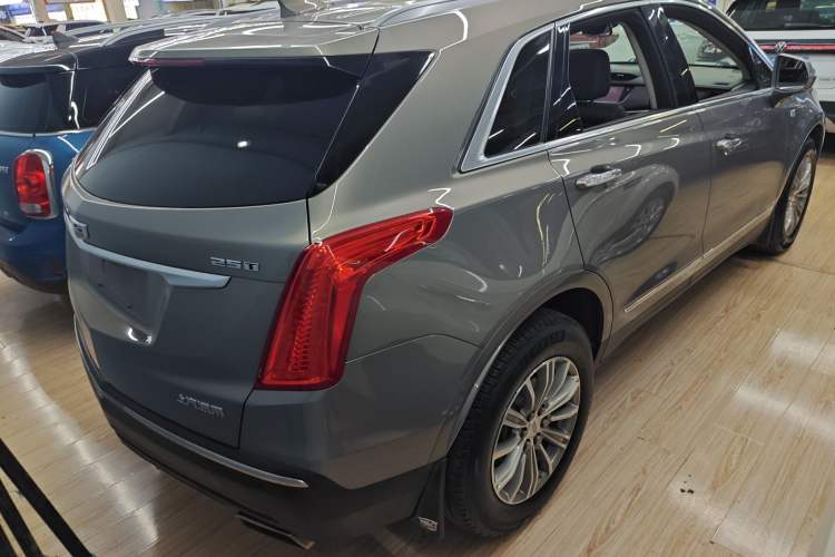 Used Cadillac XT5 2018 25T Luxury Model Rear Right 45 Deg