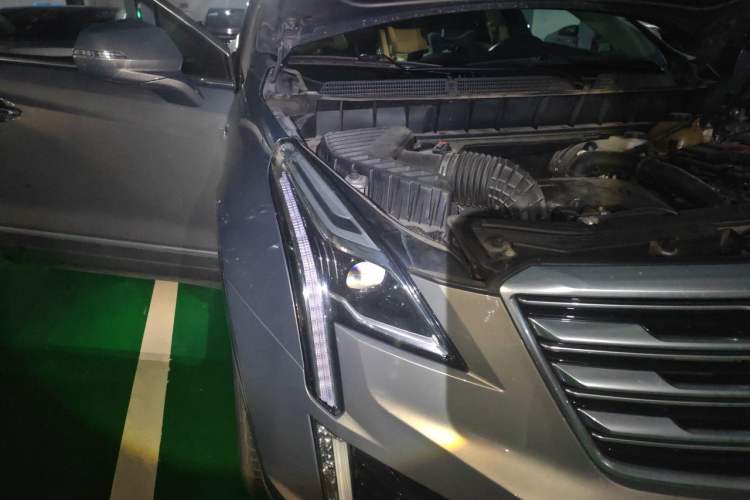 Used Cadillac XT5 2018 28T Four-Wheel Drive Luxury Model Right Front Headlight