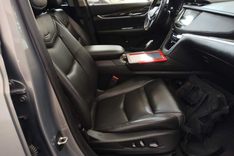 Used Cadillac XT5 2018 28T Four-Wheel Drive Luxury Model Right Front Seat