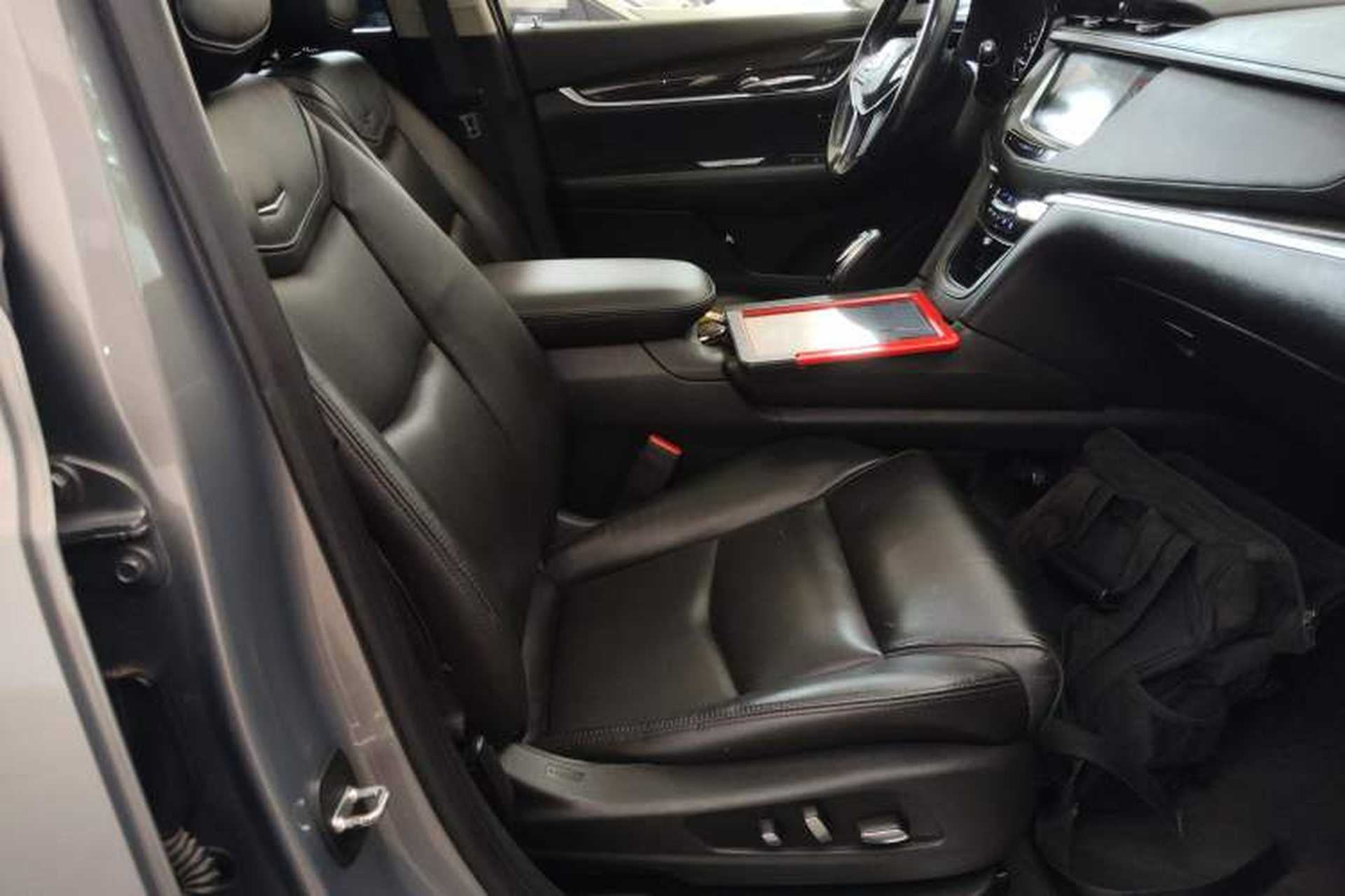 Used Cadillac XT5 2018 28T Four-Wheel Drive Luxury Model Right Front Seat