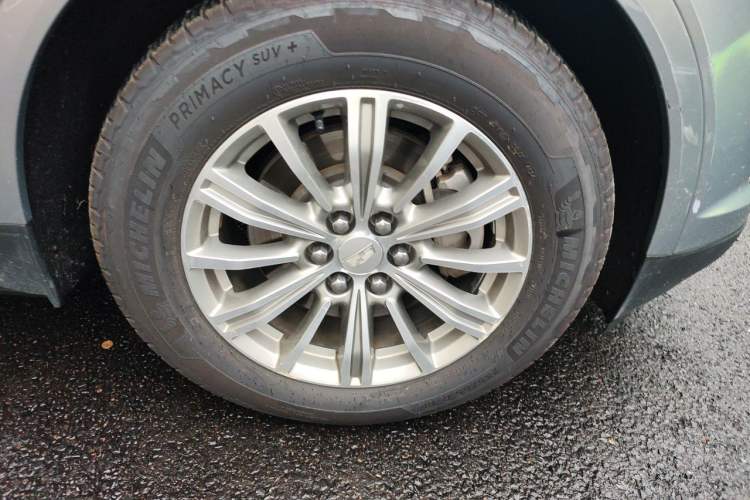 Used Cadillac XT5 2018 25T Luxury Model Right Front Wheel Hub