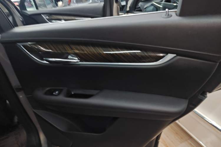 Used Cadillac XT5 2018 25T Luxury Model Right Rear Door Interior