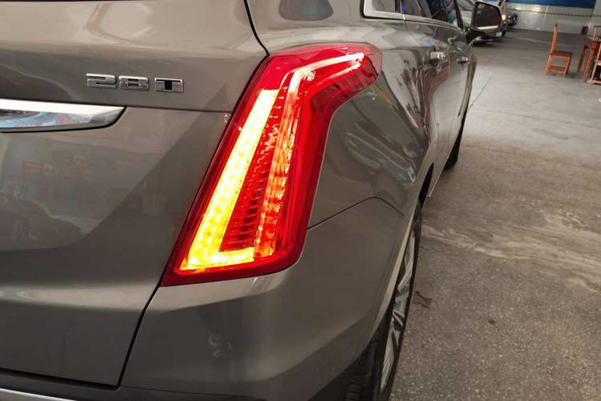 Used Cadillac XT5 2018 28T Four-Wheel Drive Luxury Model Right Rear Taillight
