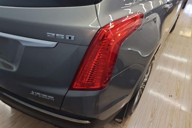 Used Cadillac XT5 2018 25T Luxury Model Right Rear Taillight