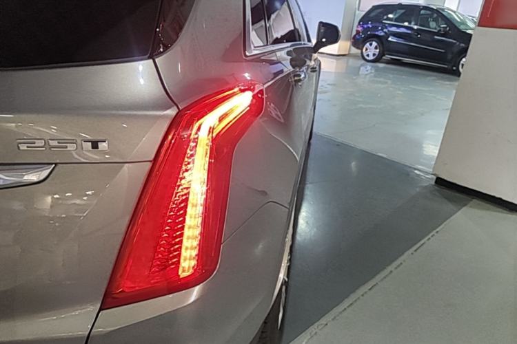 Used Cadillac XT5 2018 25T Luxury Model Right Rear Taillight