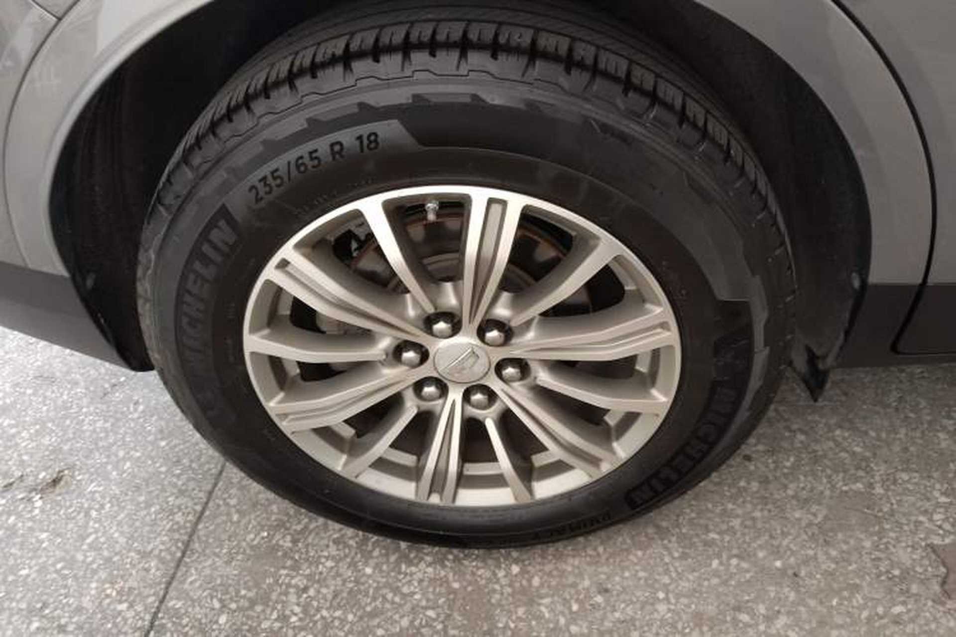 Used Cadillac XT5 2018 28T Four-Wheel Drive Luxury Model Right Rear Wheel Hub