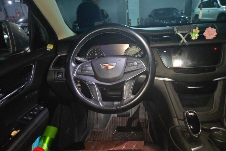 Used Cadillac XT5 2018 28T Four-Wheel Drive Luxury Model Steering Wheel