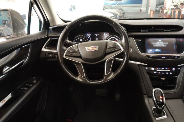 Used Cadillac XT5 2018 28T Four-Wheel Drive Luxury Model Steering Wheel