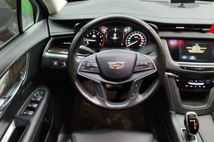 Used Cadillac XT5 2018 25T Luxury Model Steering Wheel