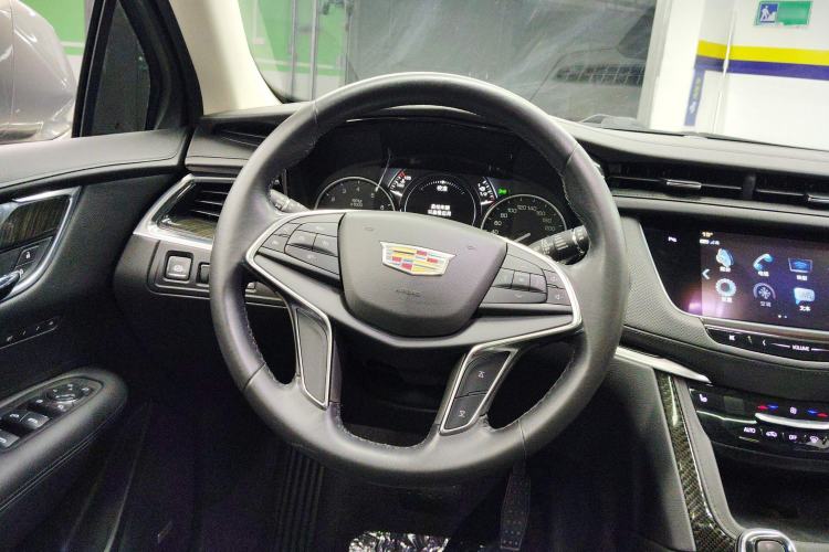Used Cadillac XT5 2018 25T Luxury Model Steering Wheel