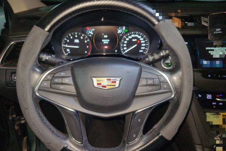 Used Cadillac XT5 2018 25T Luxury Model Steering Wheel