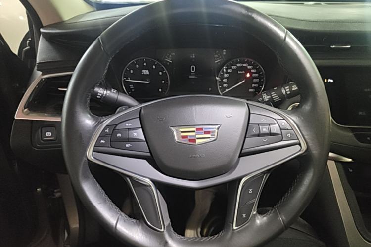 Used Cadillac XT5 2018 25T Luxury Model Steering Wheel