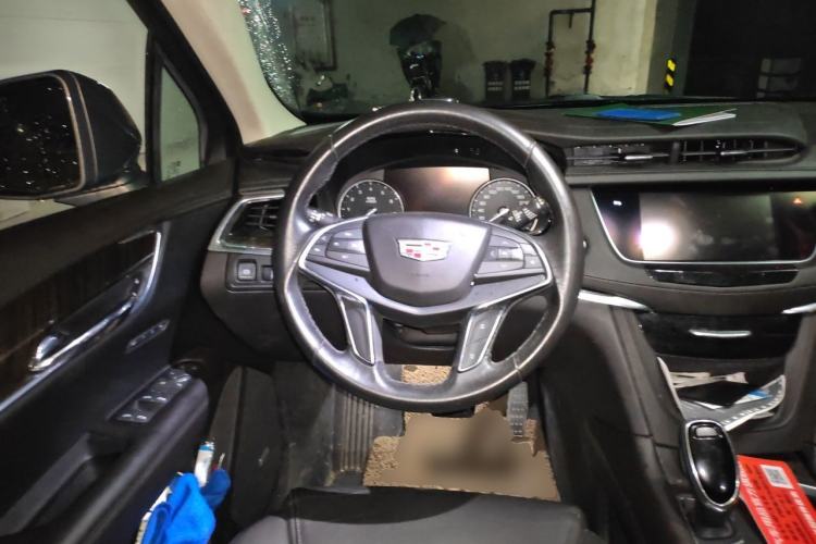 Used Cadillac XT5 2018 25T Luxury Model Steering Wheel