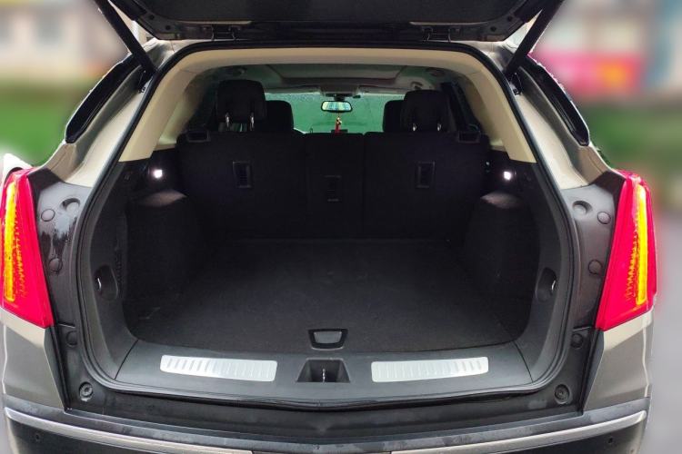 Used Cadillac XT5 2018 25T Luxury Model Trunk