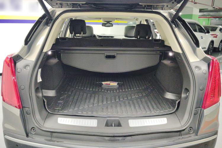 Used Cadillac XT5 2018 25T Luxury Model Trunk