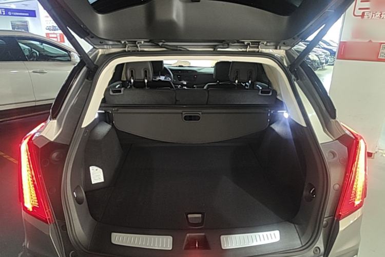 Used Cadillac XT5 2018 25T Luxury Model Trunk