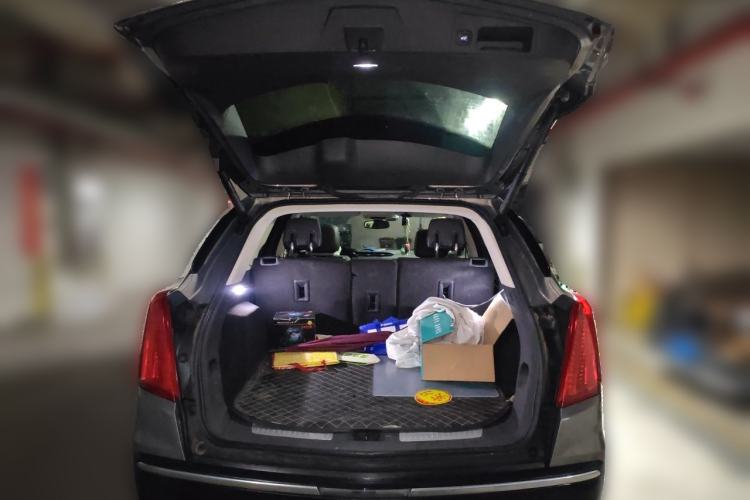 Used Cadillac XT5 2018 25T Luxury Model Trunk