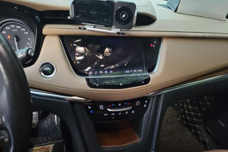 Used Cadillac XT5 2020 Facelift 28T All-Wheel-Drive Platinum Sport Edition Audio And AC Panel
