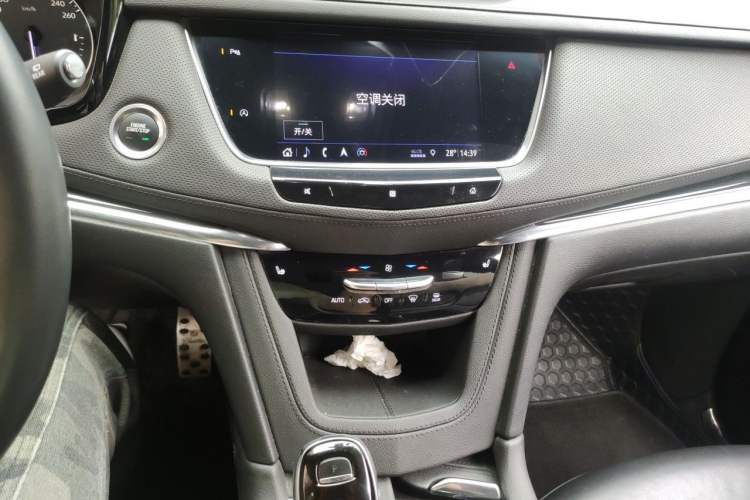 Used Cadillac XT5 2020 28T Luxury Version Audio And AC Panel