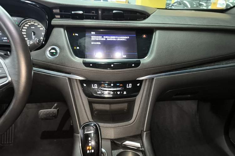 Used Cadillac XT5 2020 28T Luxury Version Audio And AC Panel
