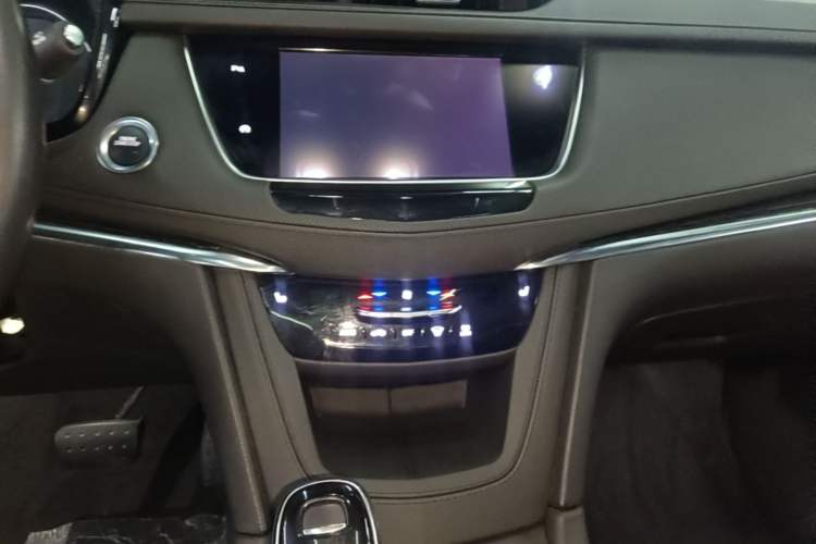 Used Cadillac XT5 2020 28T Luxury Version Audio And AC Panel