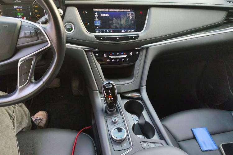 Used Cadillac XT5 2020 Revised Version 28T Four-Wheel Drive Luxury Edition Audio And AC Panel