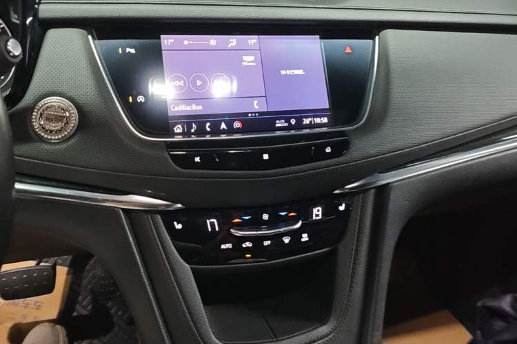 Used Cadillac XT5 2020 28T Luxury Version Audio And AC Panel